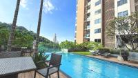 unixx seaview hotel内部或周边的泳池