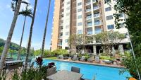 unixx seaview hotel内部或周边的泳池