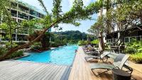 unixx seaview hotel内部或周边的泳池