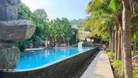 unixx seaview hotel内部或周边的泳池
