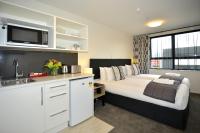 Southwark Hotel & Apartments客房内的一张或多张床位