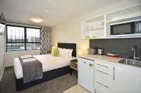 Southwark Hotel & Apartments的厨房或小厨房