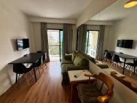 Flat Estaza Luxo Moema Ibirapuera com garagem piscina 202的电视和/或娱乐中心