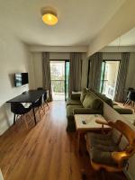 Flat Estaza Luxo Moema Ibirapuera com garagem piscina 202的电视和/或娱乐中心