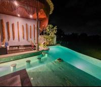 Uma Jala Villa Ubud内部或周边的泳池