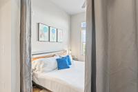 Spacious 2BR King Bed Suites Close to Downtown and Airport客房内的一张或多张床位