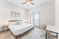 Spacious 2BR King Bed Suites Close to Downtown and Airport客房内的一张或多张床位