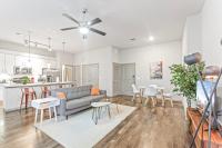 Spacious 2BR King Bed Suites Close to Downtown and Airport的厨房或小厨房