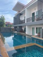 Lanta Corsica Hotel内部或周边的泳池