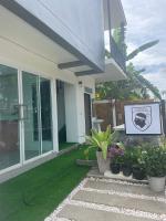 Lanta Corsica Hotel的证书、奖牌、标识或其他文件