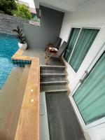Lanta Corsica Hotel内部或周边的泳池
