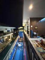 Ceria House Ungasan Uluwatu内部或周边的泳池