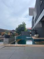 Lanta Corsica Hotel内部或周边的泳池