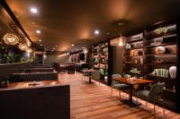 The Pathmaker Hotel的休息区