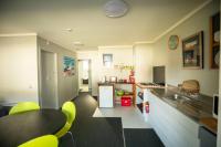 Ivorytowers Accommodation的厨房或小厨房