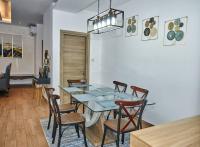 iFORA Homes- Stylish 3 Bedroom Condo near A&C Mall的休息区