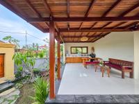Uma Jala Villa Ubud的阳台或露台