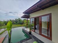 Uma Jala Villa Ubud内部或周边的泳池
