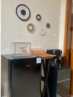 Zzz Hostel Malang的厨房或小厨房