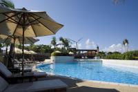 The Beach Tower Okinawa内部或周边的泳池