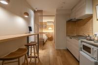 Tokyo Modern Stay Shinjuku的厨房或小厨房