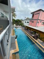 Lanta Corsica Hotel内部或周边的泳池