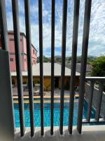 Lanta Corsica Hotel内部或周边的泳池