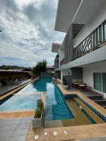 Lanta Corsica Hotel内部或周边的泳池