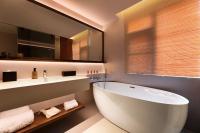 Chuanxing Yinli Hotel Chengdu Kuanzhai Alley Branch, with free welcome wine and afternoon tea的一间浴室