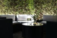 Chuanxing Yinli Hotel Chengdu Kuanzhai Alley Branch, with free welcome wine and afternoon tea的休息区