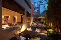 Chuanxing Yinli Hotel Chengdu Kuanzhai Alley Branch, with free welcome wine and afternoon tea的休息区