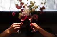Chuanxing Yinli Hotel Chengdu Kuanzhai Alley Branch, with free welcome wine and afternoon tea的酒水