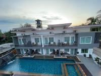 Lanta Corsica Hotel内部或周边的泳池