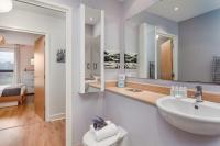 Bright and Stylish Kennington Gem的一间浴室