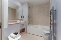 Bright and Stylish Kennington Gem的一间浴室