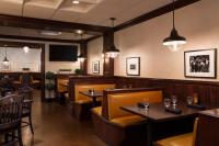 Holiday Inn National Airport/Crystal City by IHG的休息区