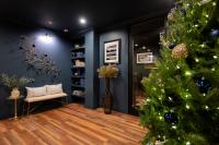 The Pathmaker Hotel的休息区