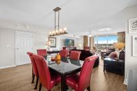 Yacht Club Villas 1-505 - Marina View的休息区