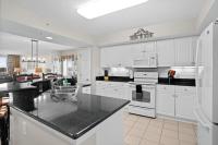 Yacht Club Villas 1-505 - Marina View的厨房或小厨房