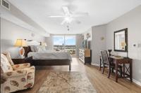 Yacht Club Villas 1-505 - Marina View客房内的一张或多张床位