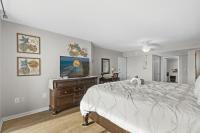Yacht Club Villas 1-505 - Marina View客房内的一张或多张床位