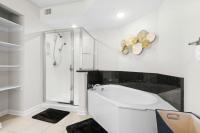 Yacht Club Villas 1-505 - Marina View的一间浴室
