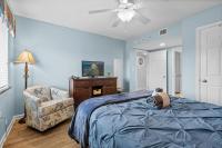 Yacht Club Villas 1-505 - Marina View客房内的一张或多张床位