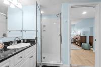 Yacht Club Villas 1-505 - Marina View的一间浴室