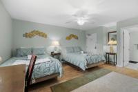 Yacht Club Villas 1-505 - Marina View客房内的一张或多张床位