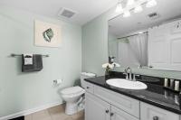 Yacht Club Villas 1-505 - Marina View的一间浴室