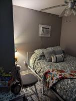 Lucy's Studio客房内的一张或多张床位