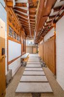 Seoul Premium Hanok MemoryStay Hyoja客房内的一张或多张床位