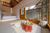 Seoul Premium Hanok MemoryStay Hyoja客房内的一张或多张床位