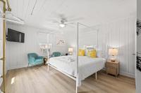 Cozy Beachside Bungalow Studio Ideal for Couples客房内的一张或多张床位